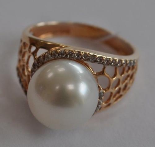 Золотое кольцо с жемчугом ВЫСТАВКА к0277