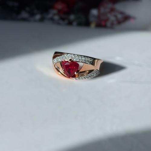 Золотое кольцо с рубином гидротермальным и фианитом АЛЕКСАНДРА кл3744-30-01